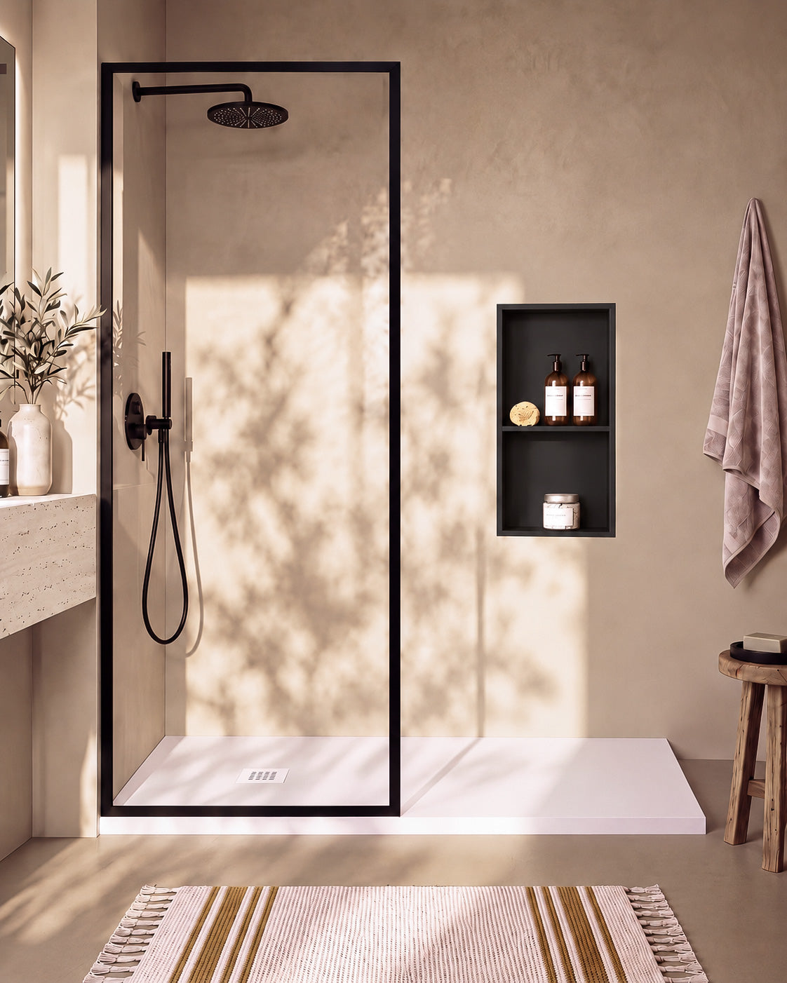 Arvi receveur de douche résine Blanc – avec niche de douche Ebra 2 étagères sans éclairage Noir, grille d’évacuation blanche, vue de face