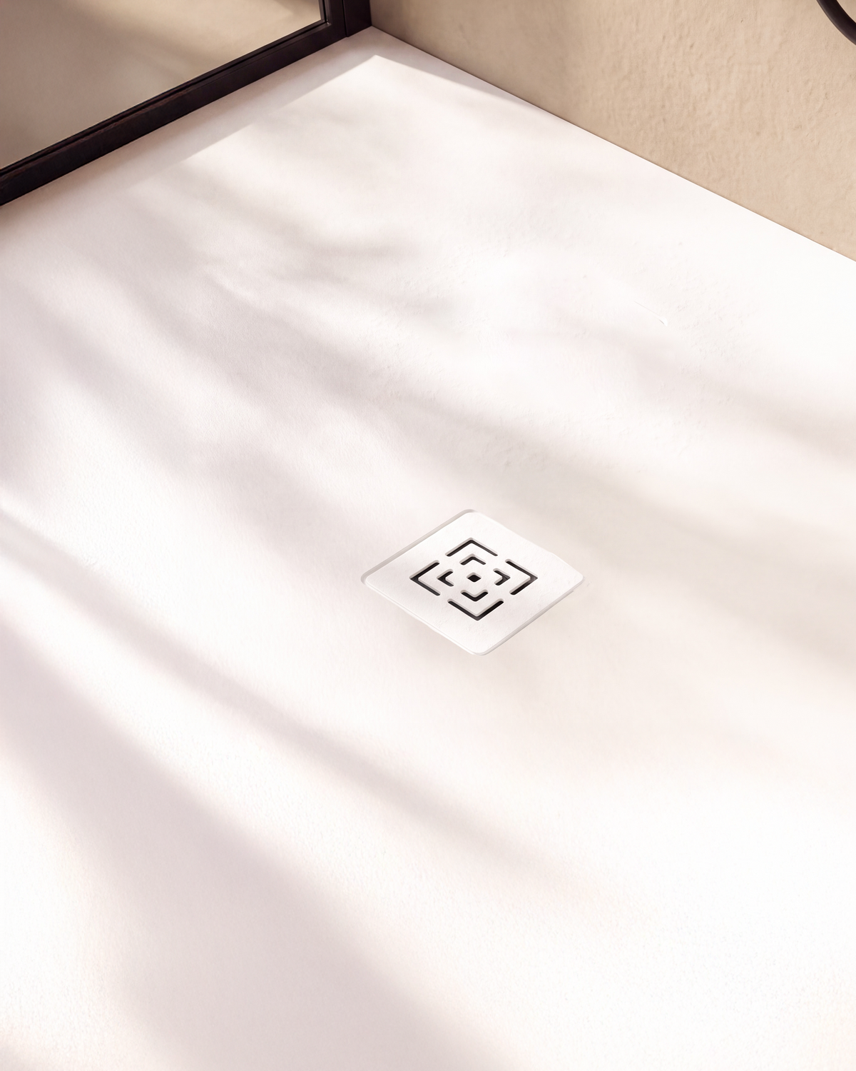Kora Duschwanne Mineralguss Weiß – Ablaufabdeckung Weiß, Detailansicht